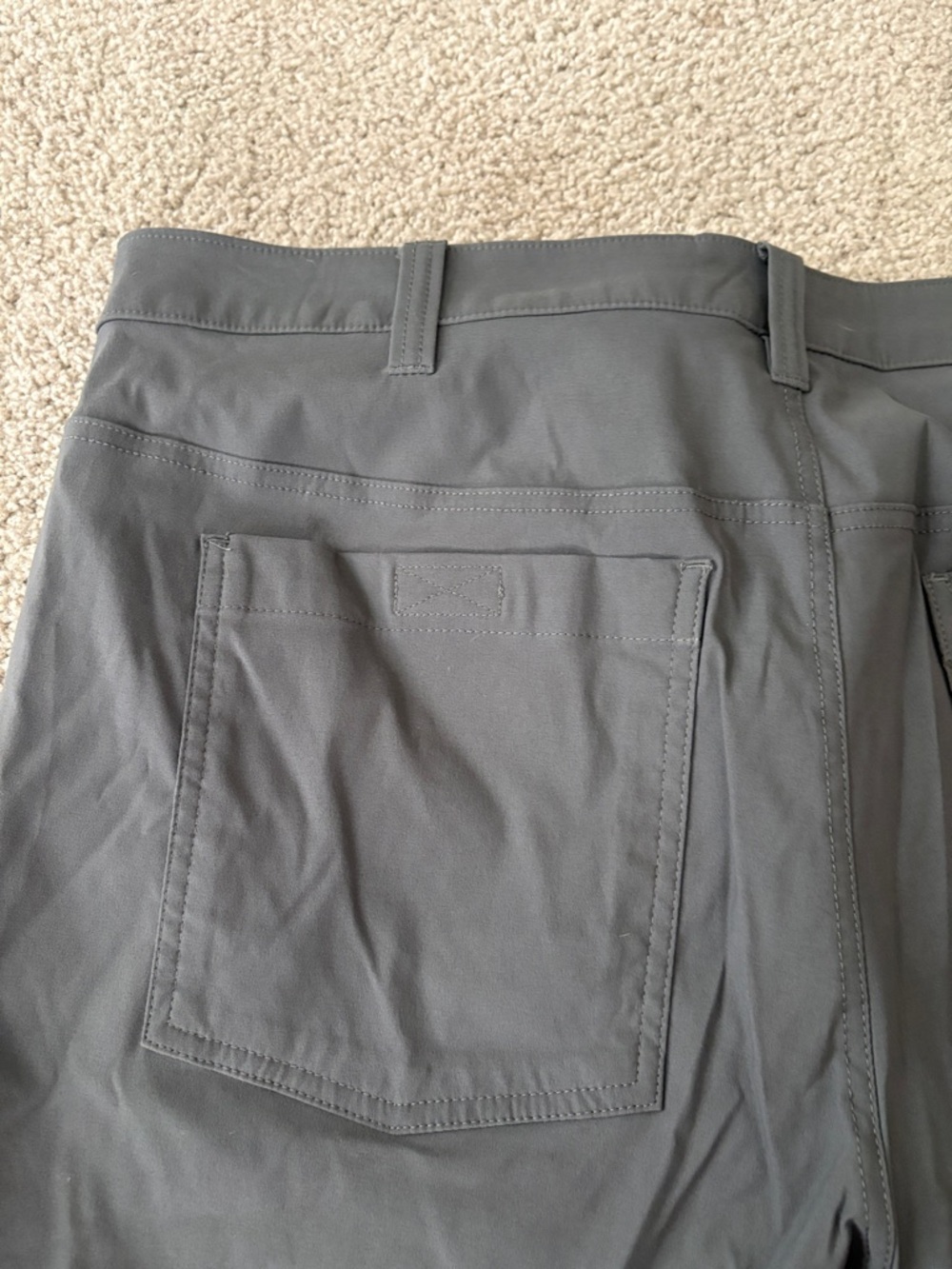 Columbia Men's Gray Cargo Shorts with Zip Pocket - Picture 7 of 8